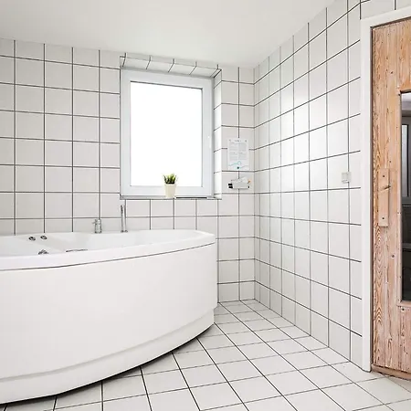 10 Person In Lokken-by Traum Løkken